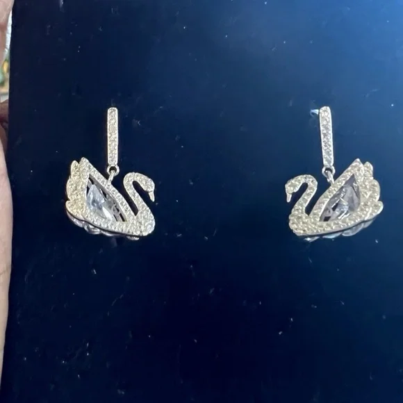 - Swarovski 311797 No.5514420 Dancing Swan Drop Earrings, White - Rhod… - Picture 9 of 12